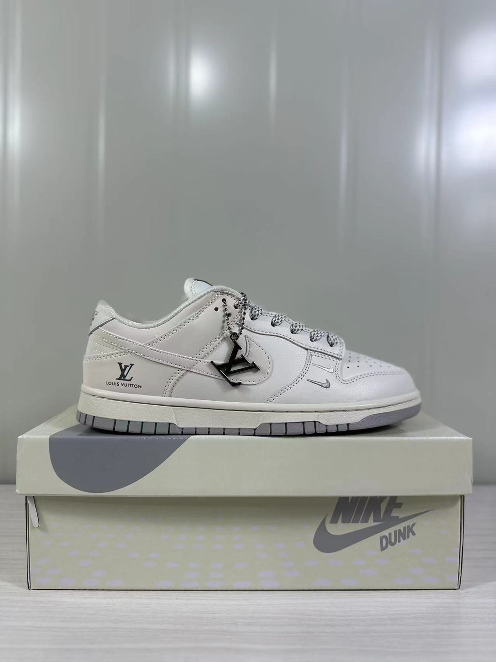 Dunk Low Limited LOUIS VUITTON