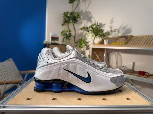 Shox R4