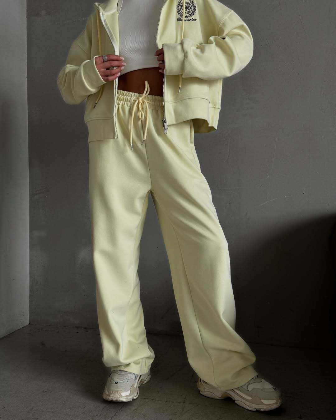 Felpa con Cappuccio Embroidered & Joggers High-Waist 2026