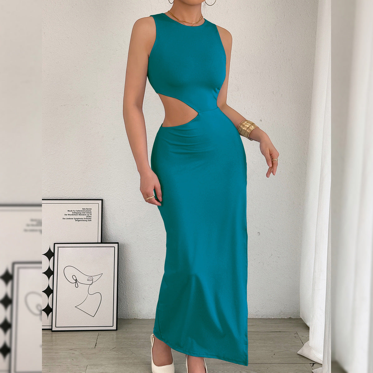 Abito Lungo Sleeveless con Dettagli Hollow e Spacco Laterale