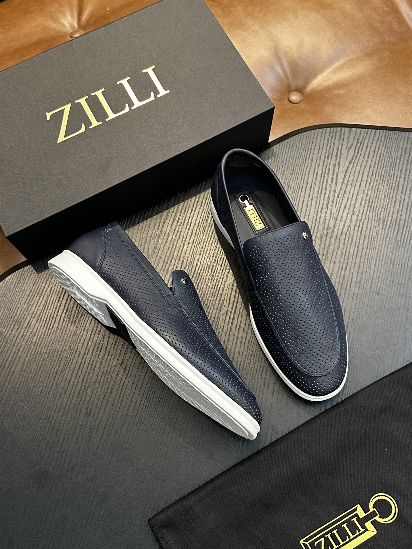 Calzatura Casual in Primo Fiore con Sistema Shock-Absorption e Silhouette Sleeves/Shoes