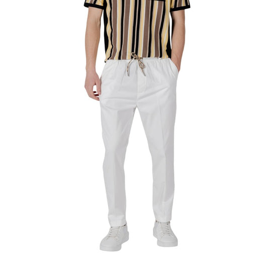 Pantalone con cavallo basso