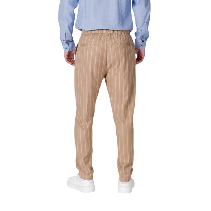 Pantalone Tapered